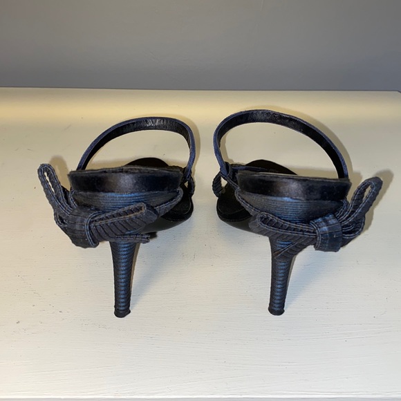 Roger Vivier made in Italy blue/black suede and satin heel with bow detail. - Picture 3 of 8